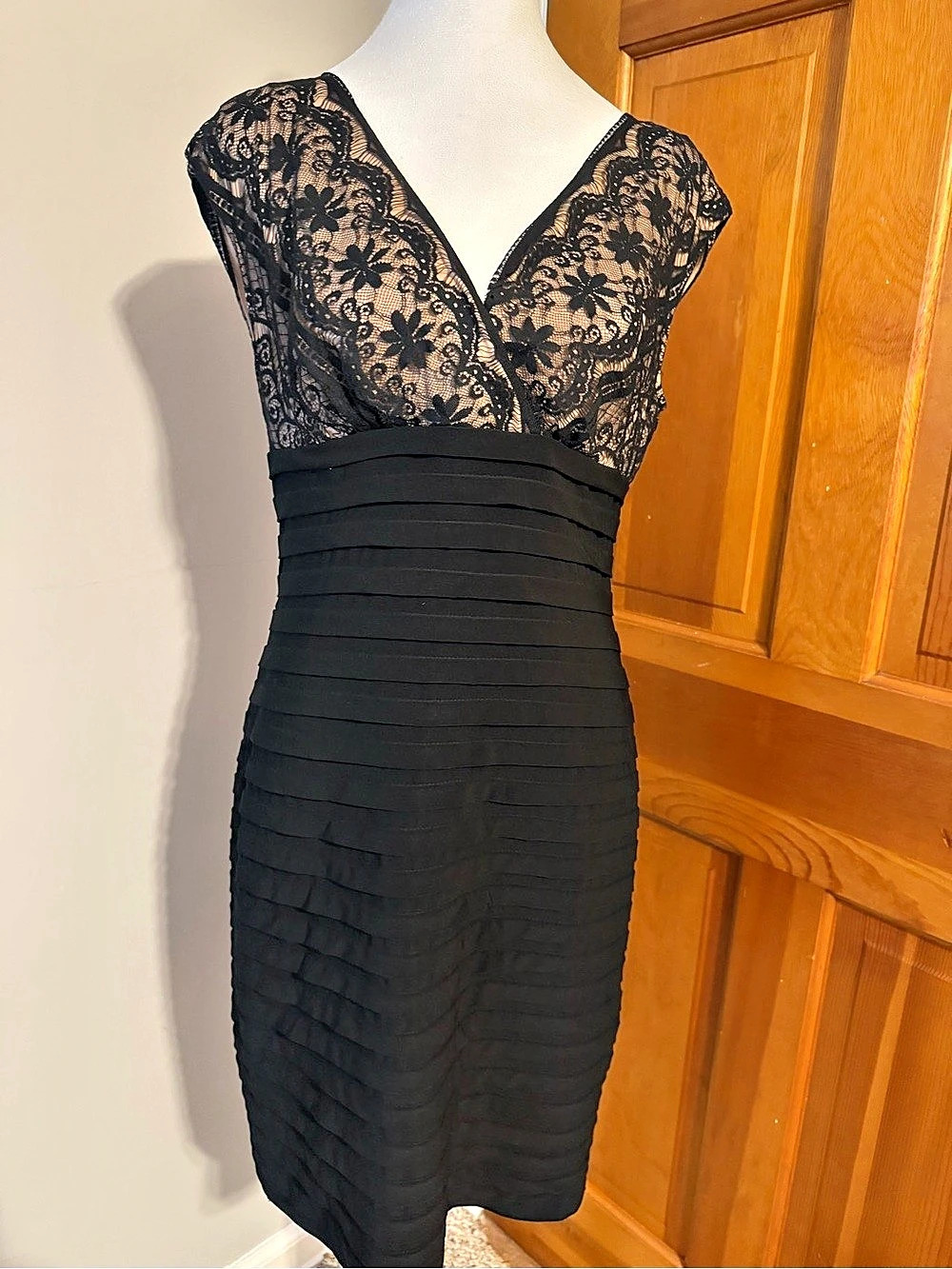 dressbarn Floral Lace Mini Dress in Black Size 10 Like New
